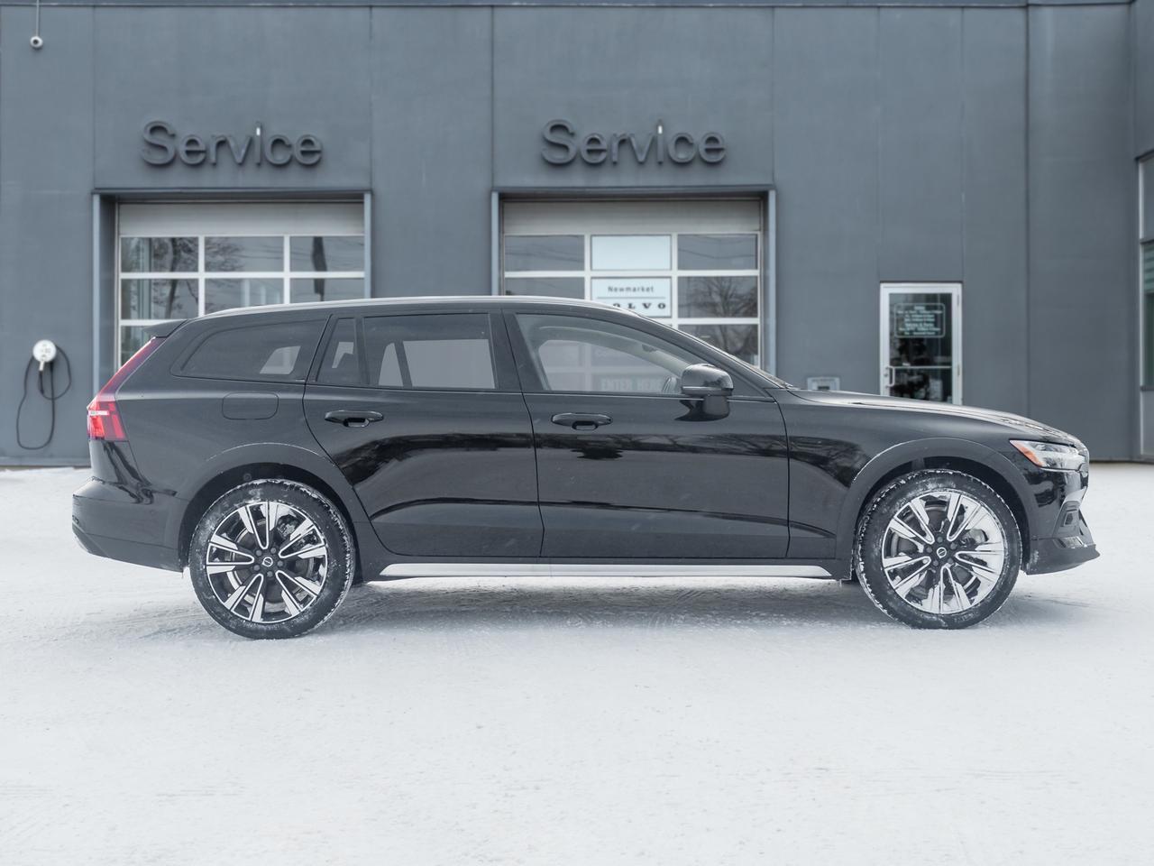 2026 Volvo V60 Cross Country B5 AWD Ultra  NEARLY NEW  VOLVO CPO Photo4