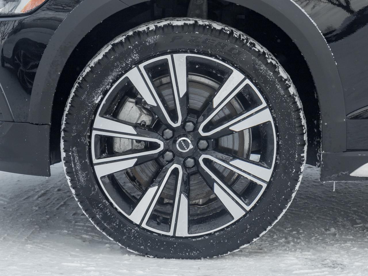 2026 Volvo V60 Cross Country B5 AWD Ultra  NEARLY NEW  VOLVO CPO Photo