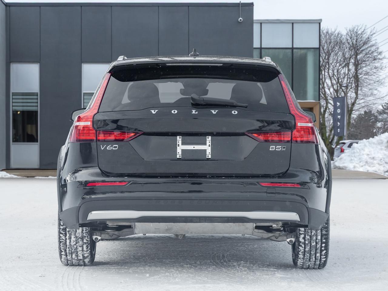 2026 Volvo V60 Cross Country B5 AWD Ultra  NEARLY NEW  VOLVO CPO Photo