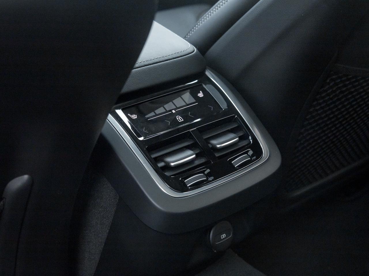 2026 Volvo V60 Cross Country B5 AWD Ultra  NEARLY NEW  VOLVO CPO Photo