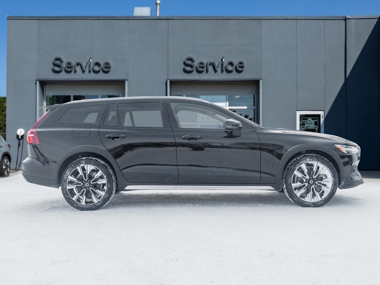 2026 Volvo V60 Cross Country B5 AWD Ultra  NEARLY NEW  VOLVO CPO Photo