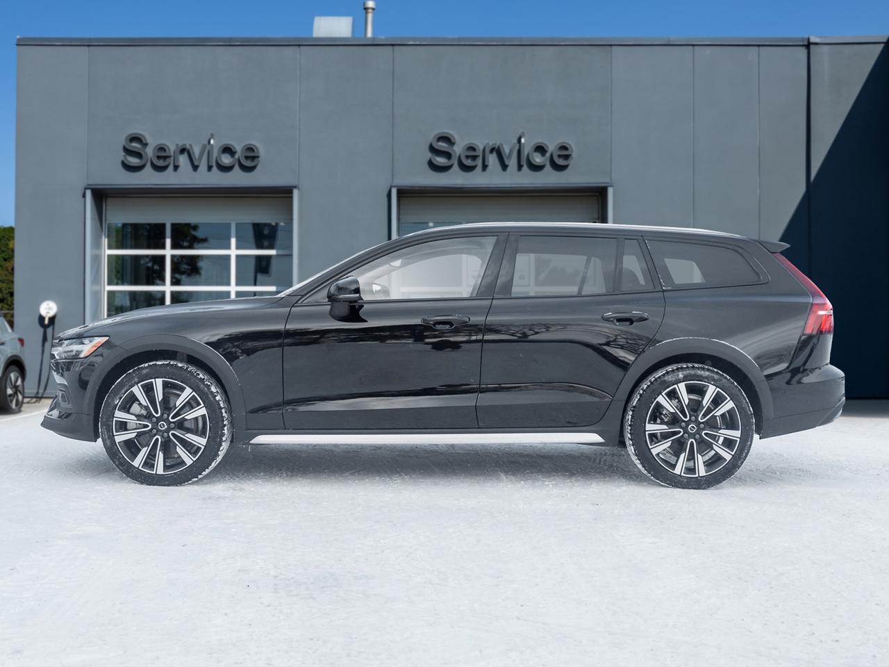 2026 Volvo V60 Cross Country B5 AWD Ultra  NEARLY NEW  VOLVO CPO Photo2