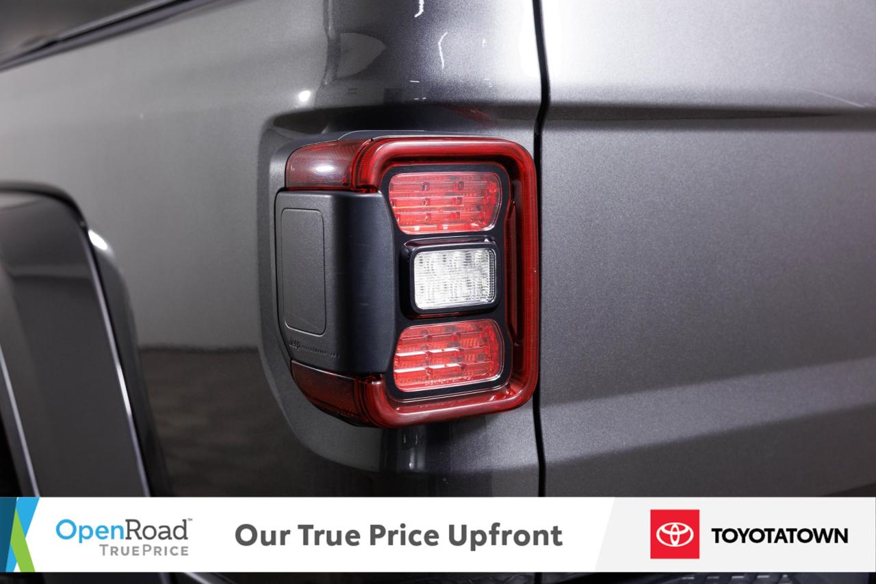 2021 Jeep Gladiator OVERLAND! ACCIDENT FREE! ELIGIBLE FOR OPEN ROAD LE Photo