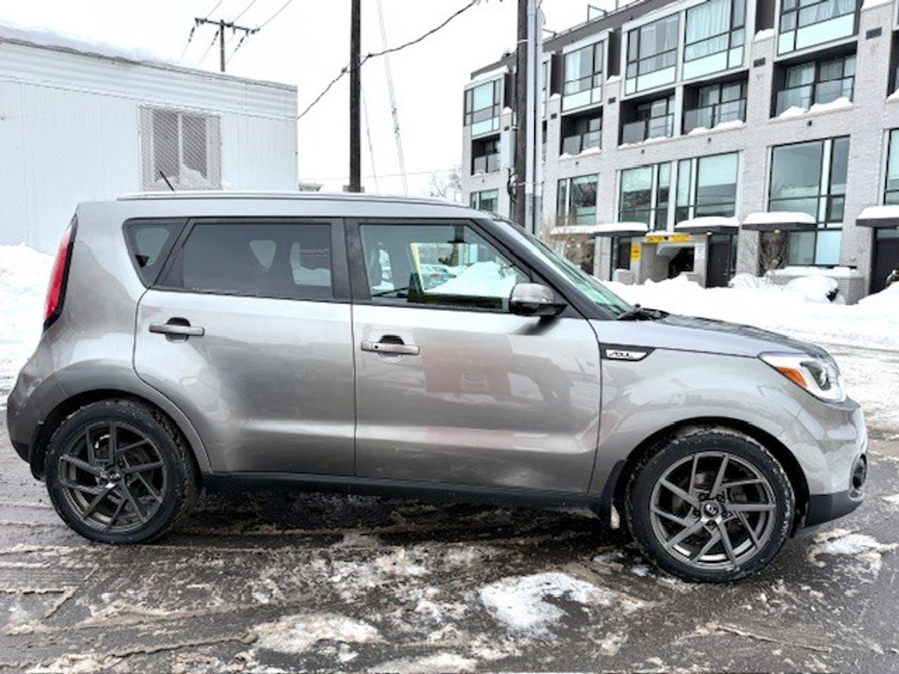 2018 Kia Soul EX Tech, LEATHER, NAVI, APPLE CARPLAY, PANO ROOF Photo