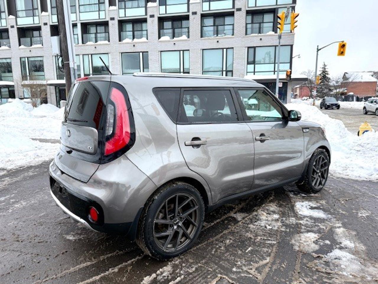 2018 Kia Soul EX Tech, LEATHER, NAVI, APPLE CARPLAY, PANO ROOF Photo