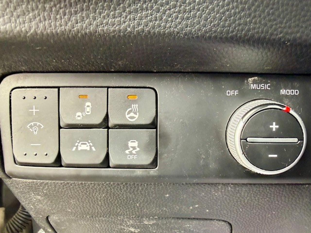 2018 Kia Soul EX Tech, LEATHER, NAVI, APPLE CARPLAY, PANO ROOF Photo