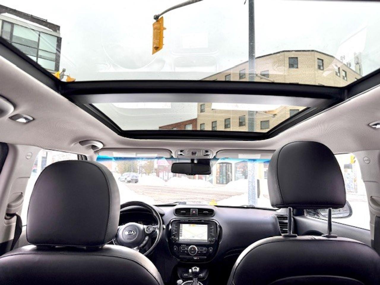 2018 Kia Soul EX Tech, LEATHER, NAVI, APPLE CARPLAY, PANO ROOF Photo