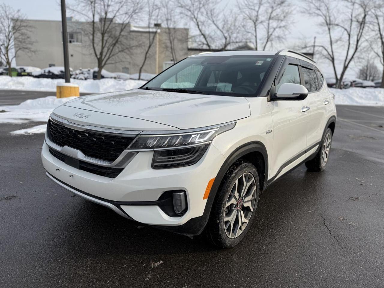 2022 Kia Seltos SX Turbo AWD w/Burgundy Interior Photo