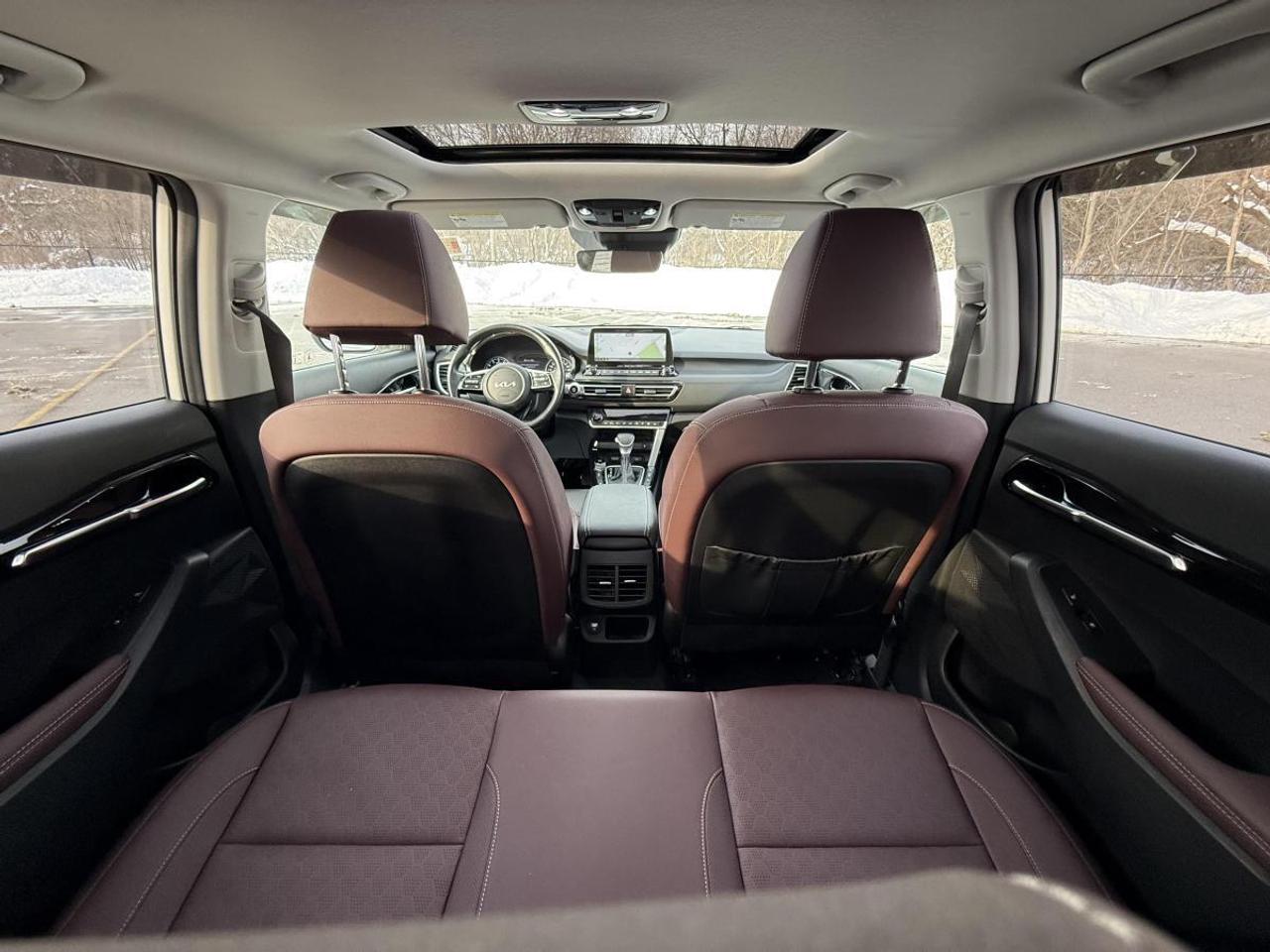 2022 Kia Seltos SX Turbo AWD w/Burgundy Interior Photo