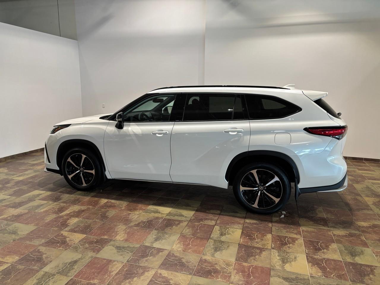 2021 Toyota Highlander XSE Photo