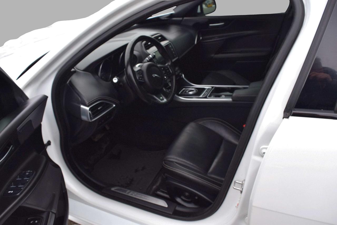 2017 Jaguar XE 20d R-Sport AWD Diesel Photo