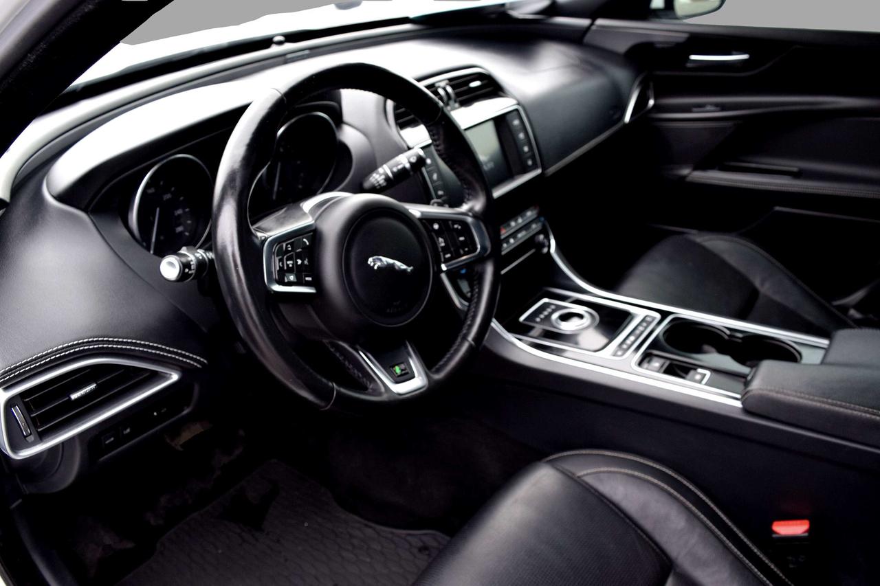 2017 Jaguar XE 20d R-Sport AWD Diesel Photo