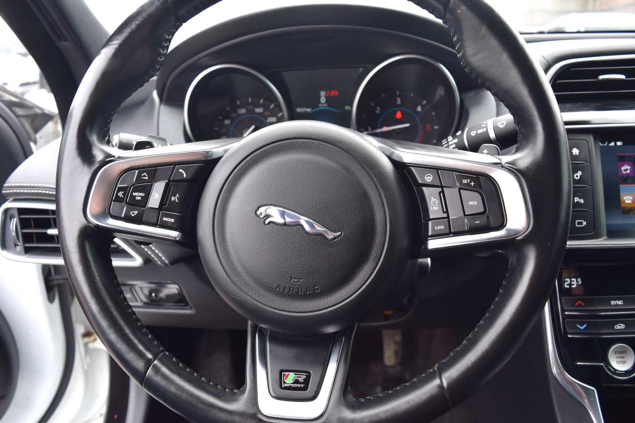 2017 Jaguar XE 20d R-Sport AWD Diesel Photo