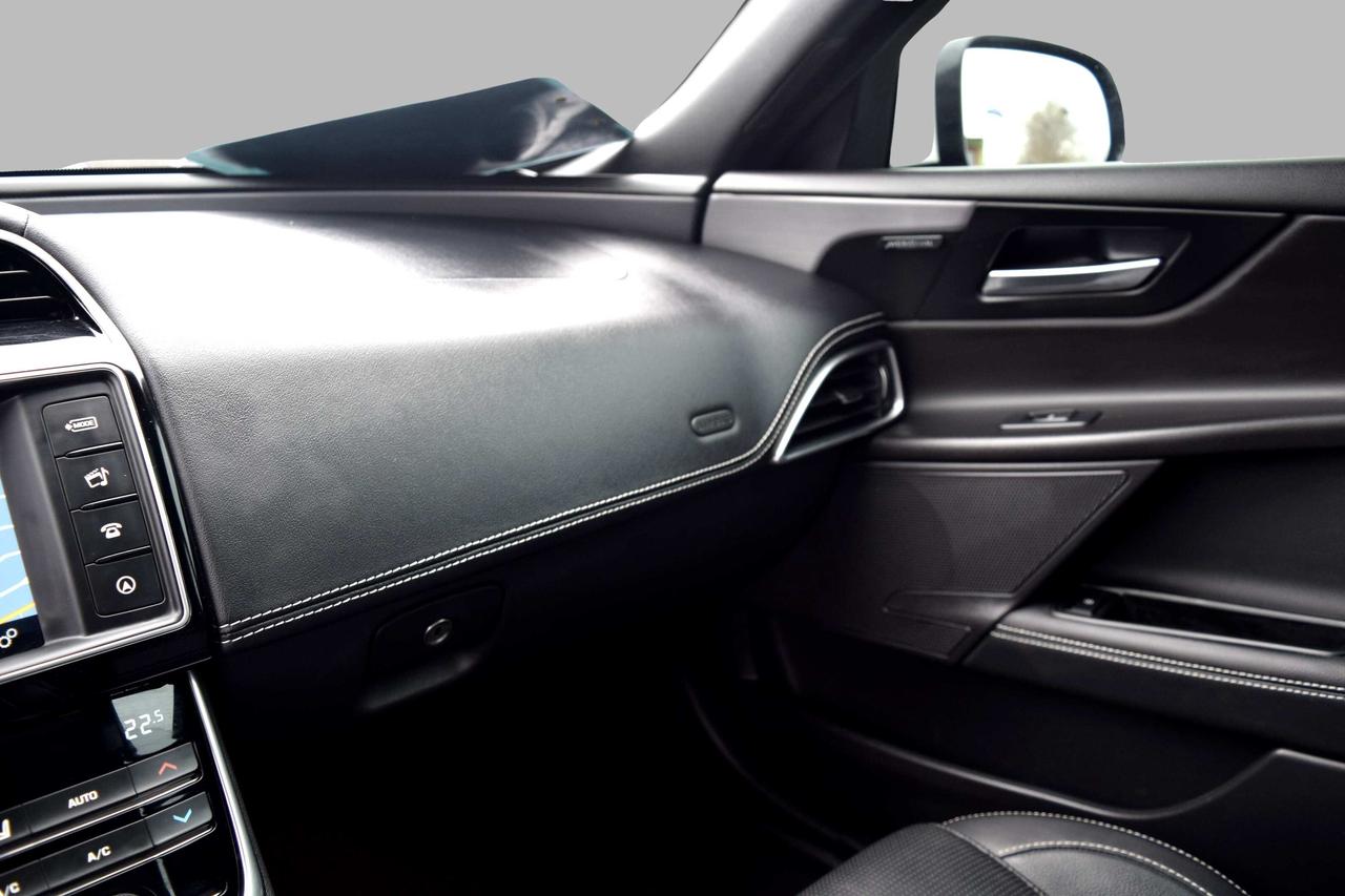 2017 Jaguar XE 20d R-Sport AWD Diesel Photo