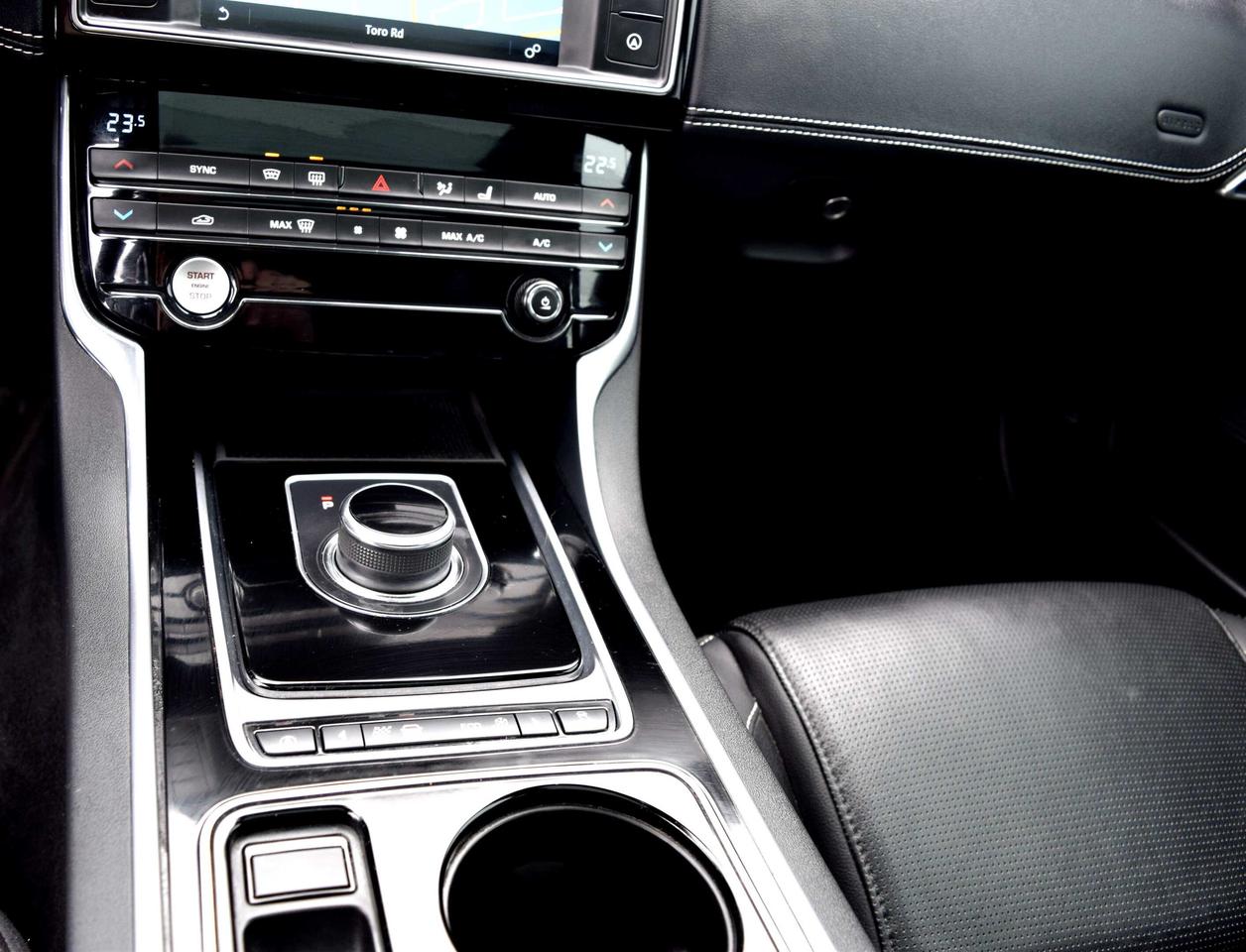 2017 Jaguar XE 20d R-Sport AWD Diesel Photo