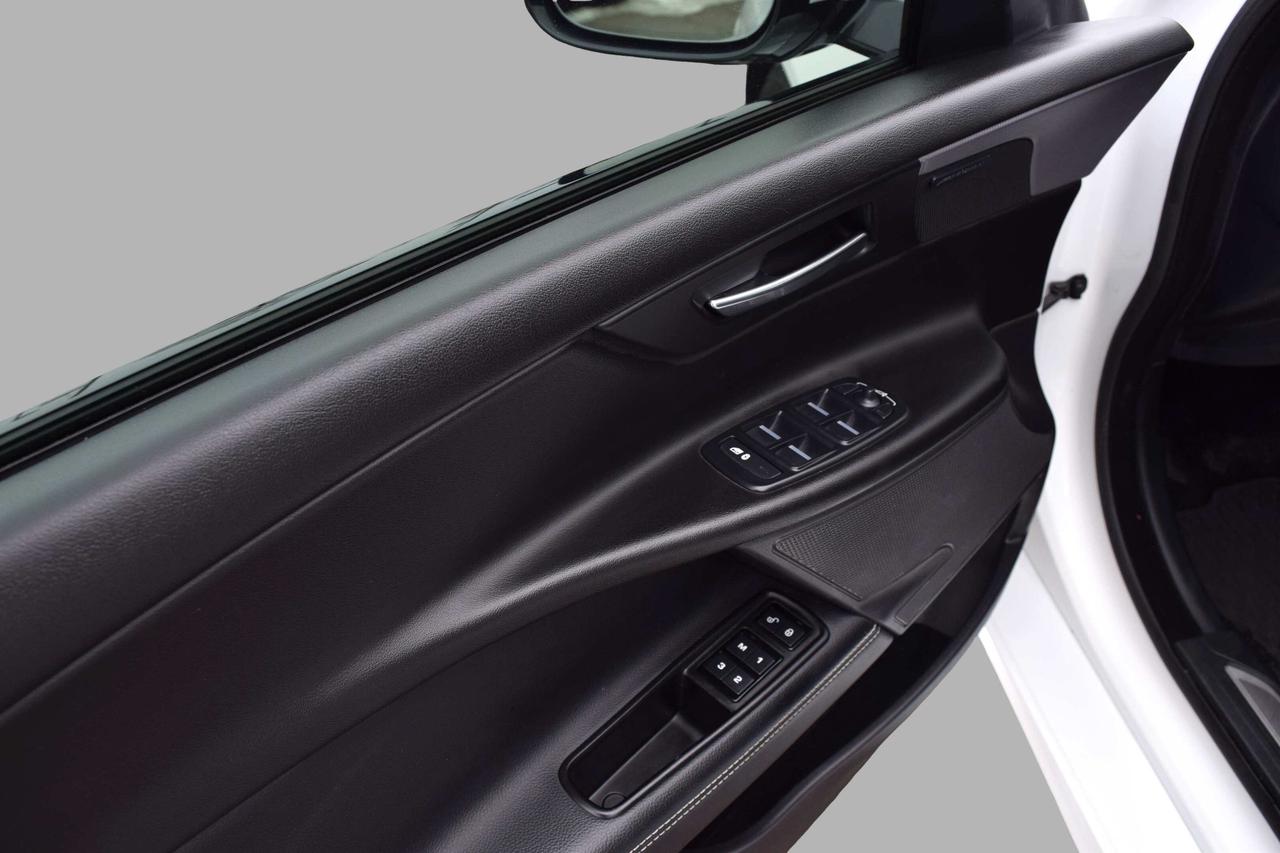 2017 Jaguar XE 20d R-Sport AWD Diesel Photo