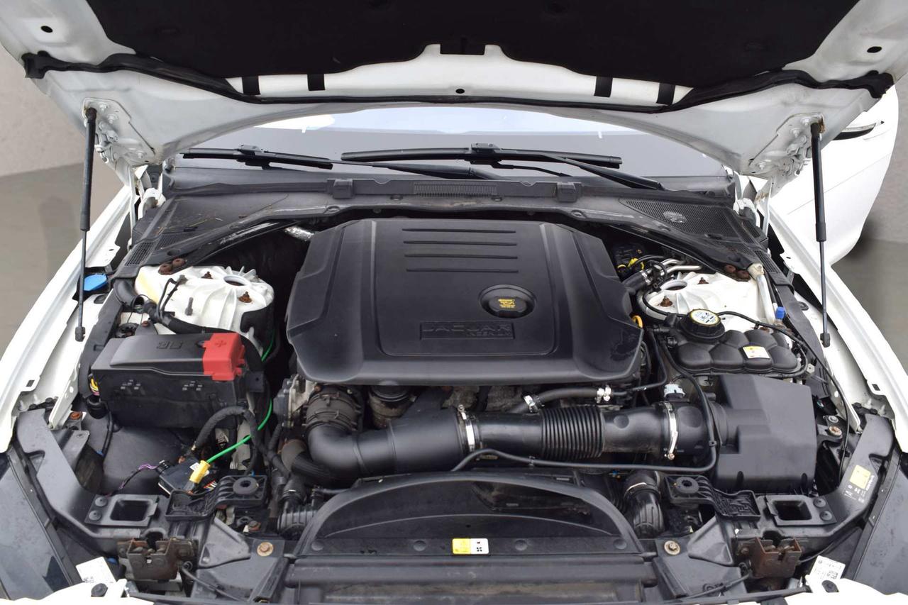 2017 Jaguar XE 20d R-Sport AWD Diesel Photo