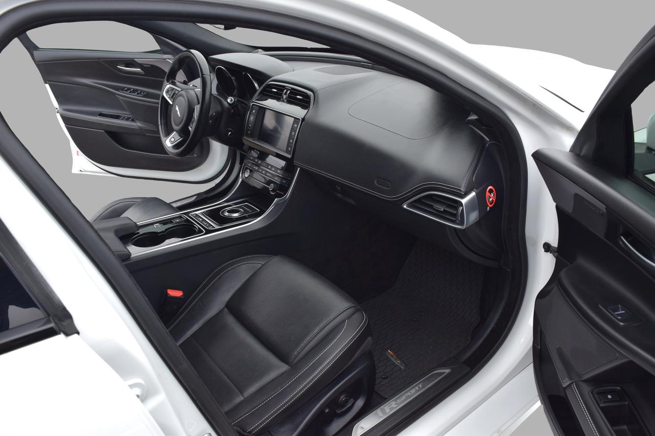 2017 Jaguar XE 20d R-Sport AWD Diesel Photo