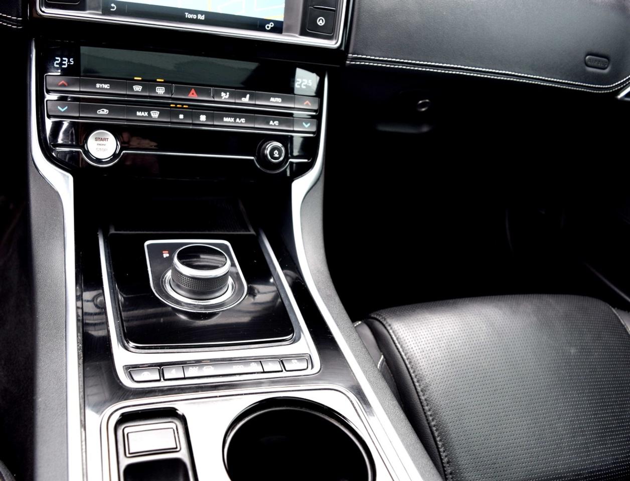 2017 Jaguar XE 20d R-Sport AWD Diesel Photo