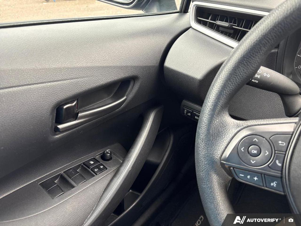 2024 Toyota Corolla LE   CLEAN CARFAX   CARPLAY   BLIND SPOT MONITOR Photo