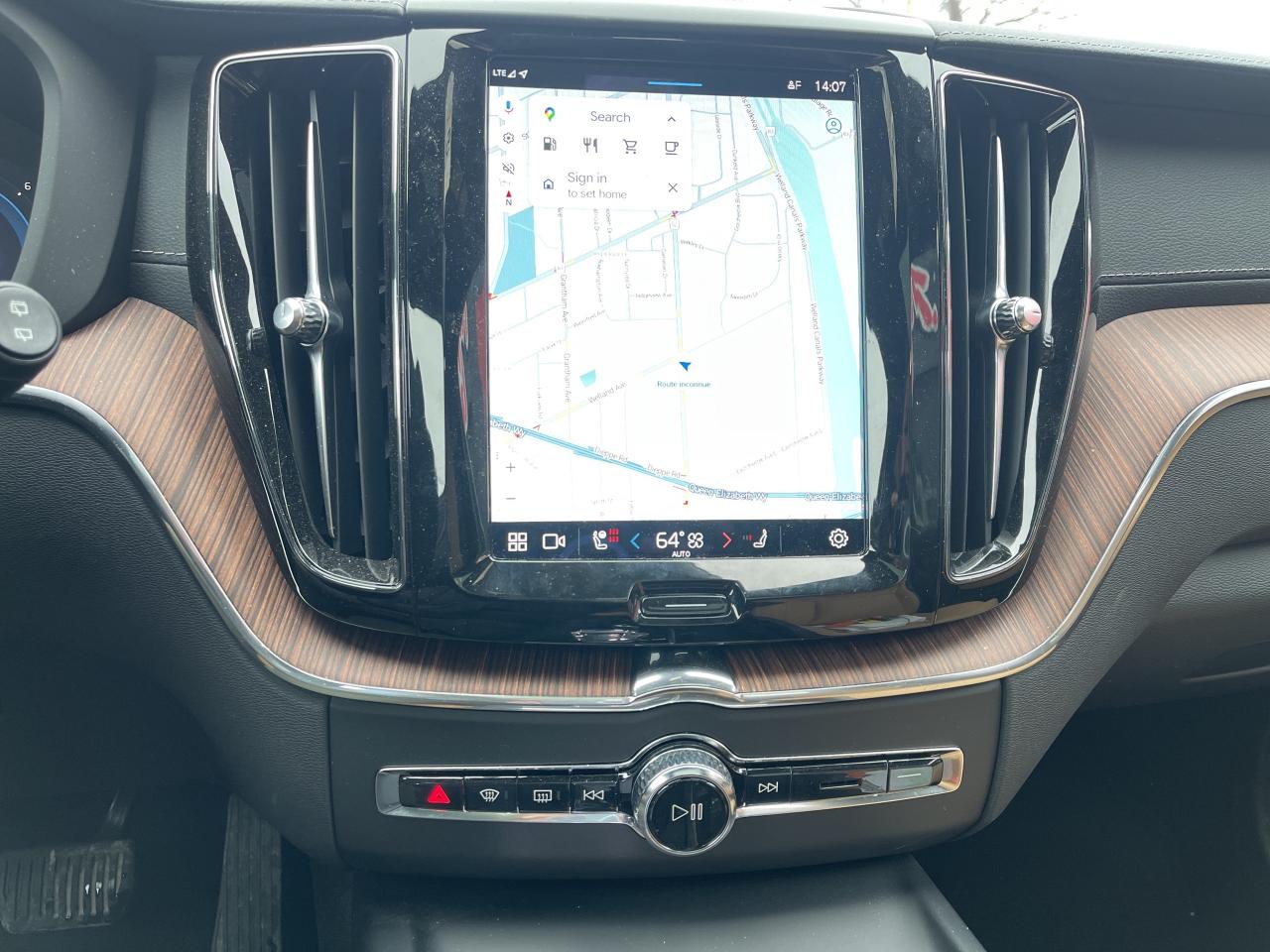 2023 Volvo XC60 B6 Ultimate Dark Theme   WOW KMS   Panoroof Photo