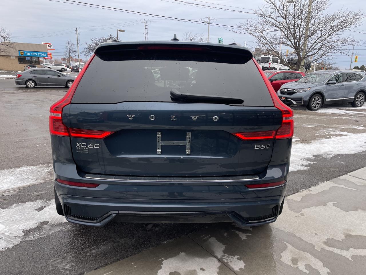 2023 Volvo XC60 B6 Ultimate Dark Theme   WOW KMS   Panoroof Photo4