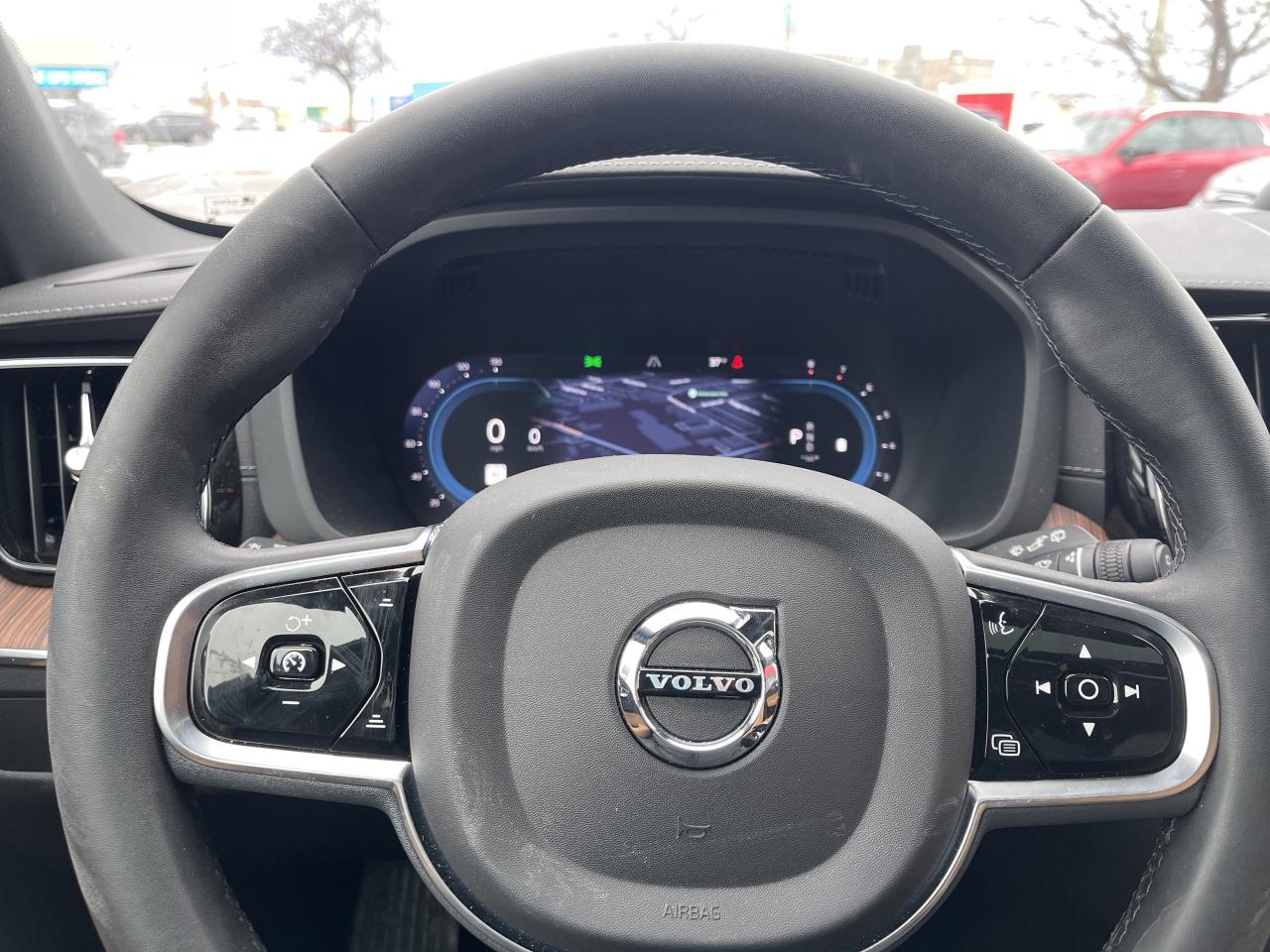 2023 Volvo XC60 B6 Ultimate Dark Theme   WOW KMS   Panoroof Photo2