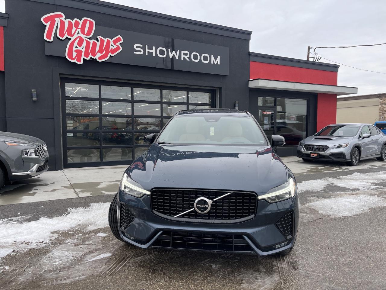 2023 Volvo XC60 B6 Ultimate Dark Theme   WOW KMS   Panoroof Photo