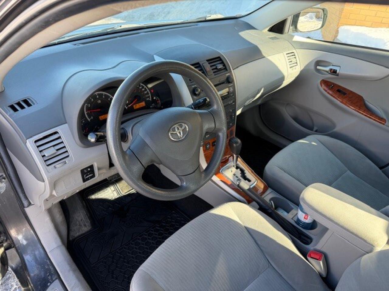 2009 Toyota Corolla LE/AUTOMATIC/4 CYL/PUSH BUTTON START Photo