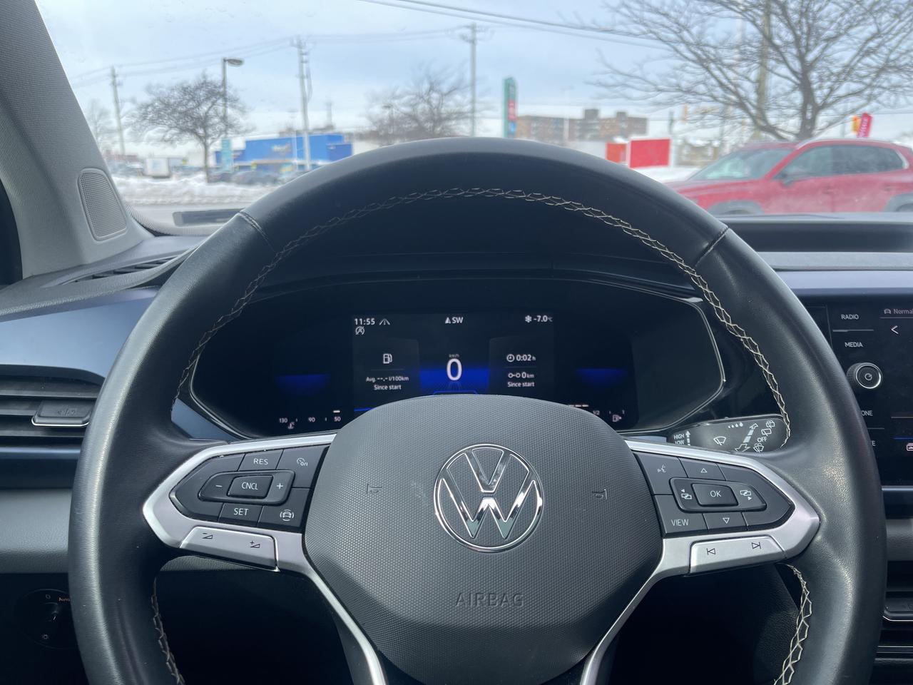 2022 Volkswagen Taos Comfortline AWD   Leather   Panoroof   New Tires Photo