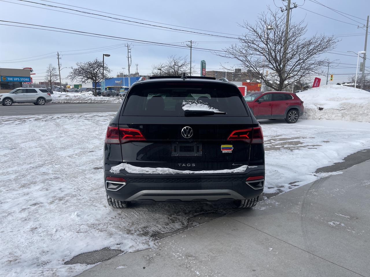 2022 Volkswagen Taos Comfortline AWD   Leather   Panoroof   New Tires Photo
