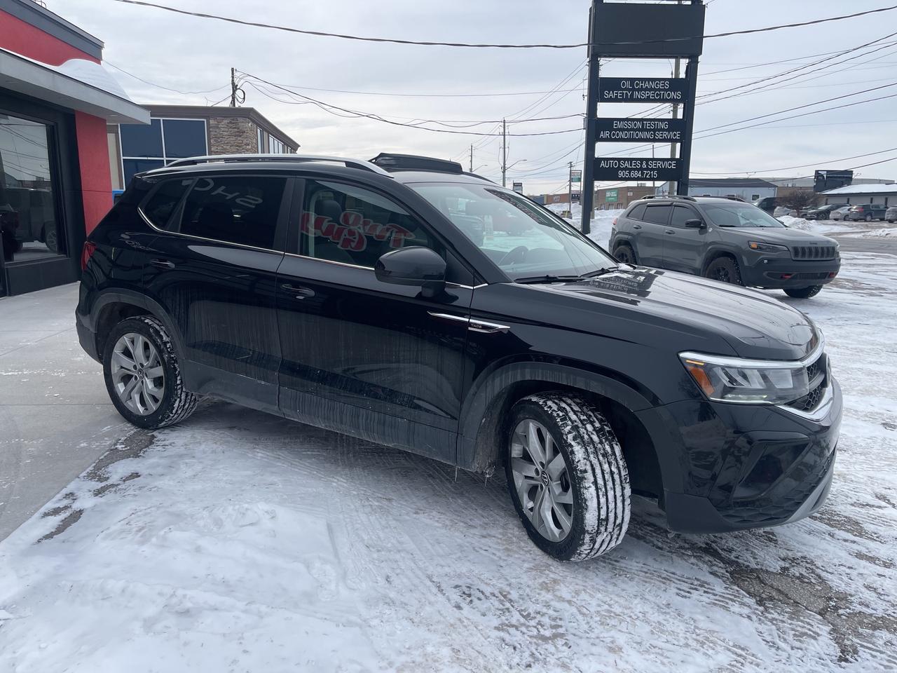 2022 Volkswagen Taos Comfortline AWD   Leather   Panoroof   New Tires Photo