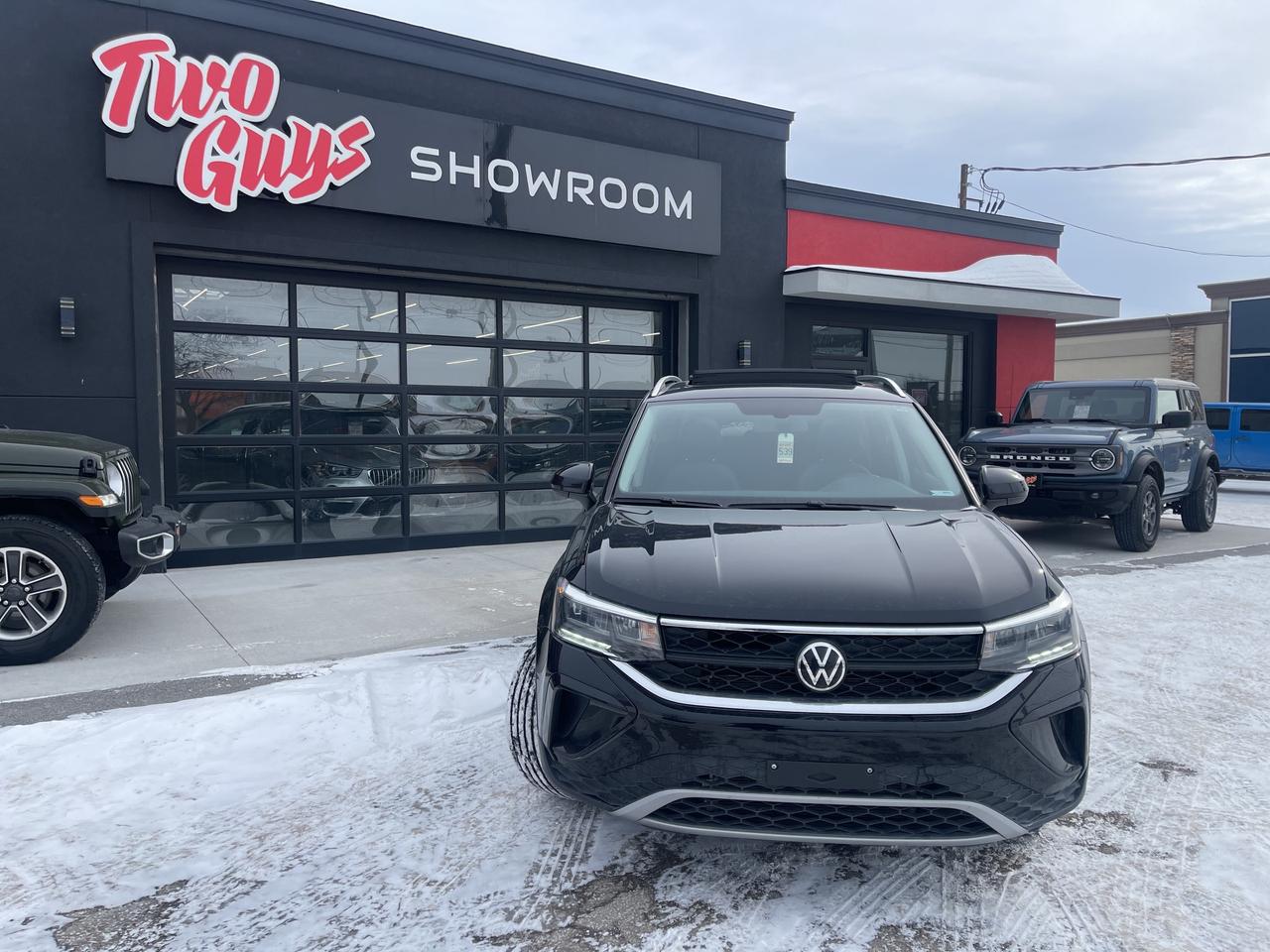 2022 Volkswagen Taos Comfortline AWD   Leather   Panoroof   New Tires Photo