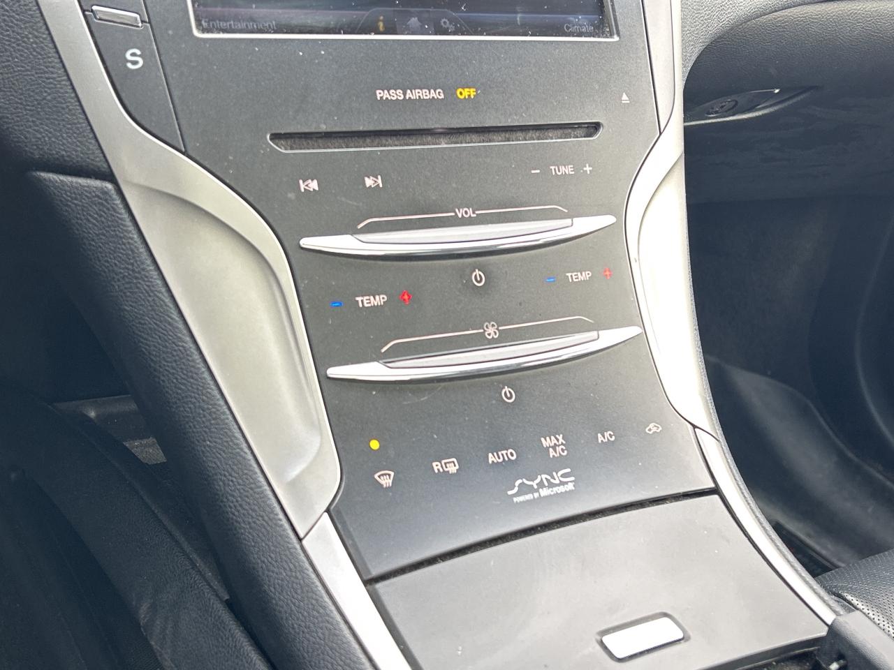 2015 Lincoln MKZ ECOBOOST, FWD, HEATED/ COOLED LEATHER! Photo