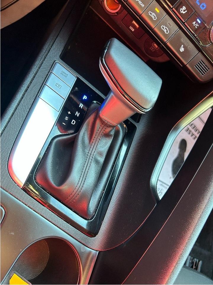 2025 Hyundai Elantra Preferred IVT w-Tech Pkg   Starting from 4.69% OAC Photo