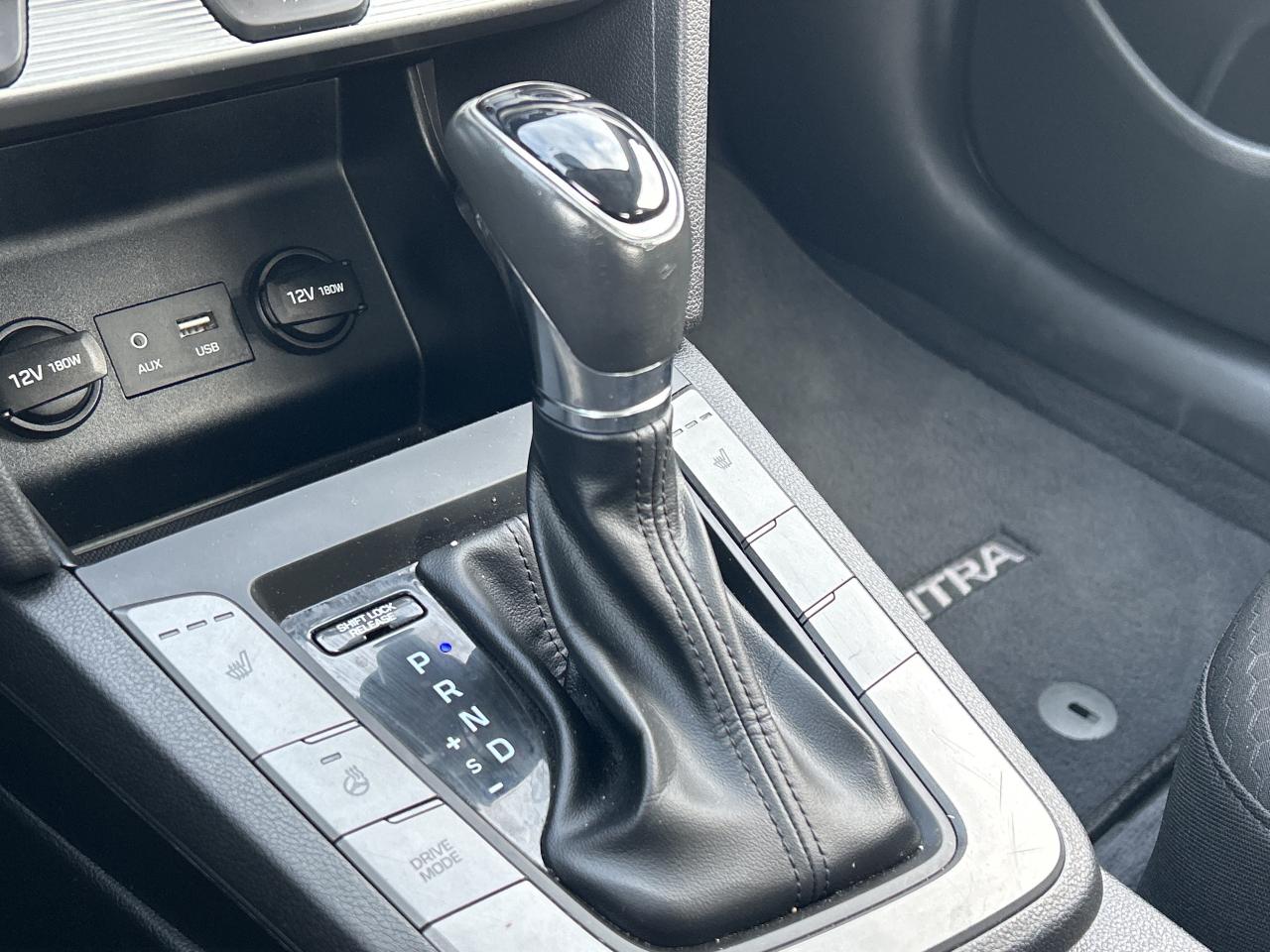 2019 Hyundai Elantra PREFERRED, CLEAN CARFAX, HEATED SEATS/ WHEEL! Photo