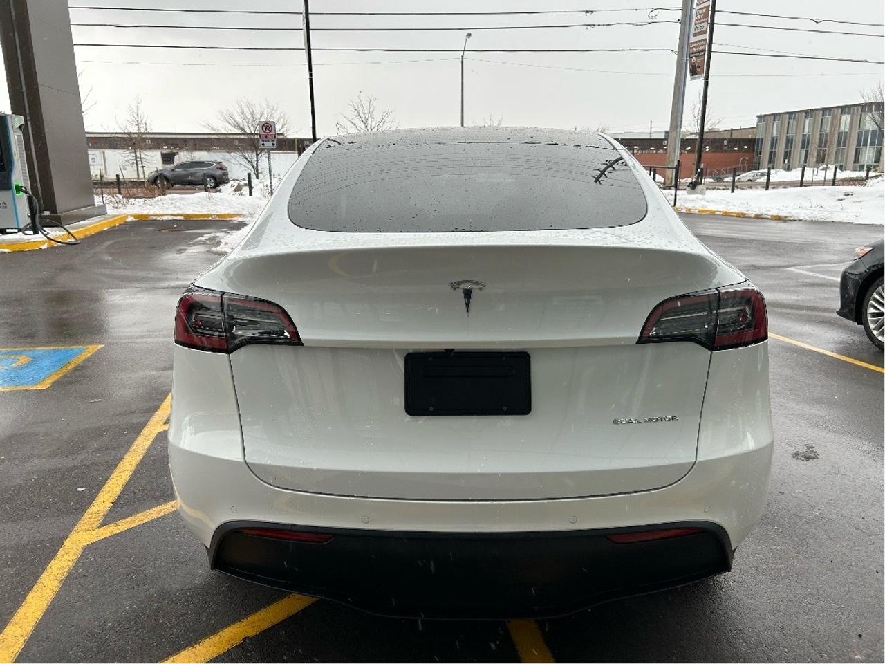 2023 Tesla Model Y Long Range AWD   CLEAN CARFAX   ONE OWNER Photo3