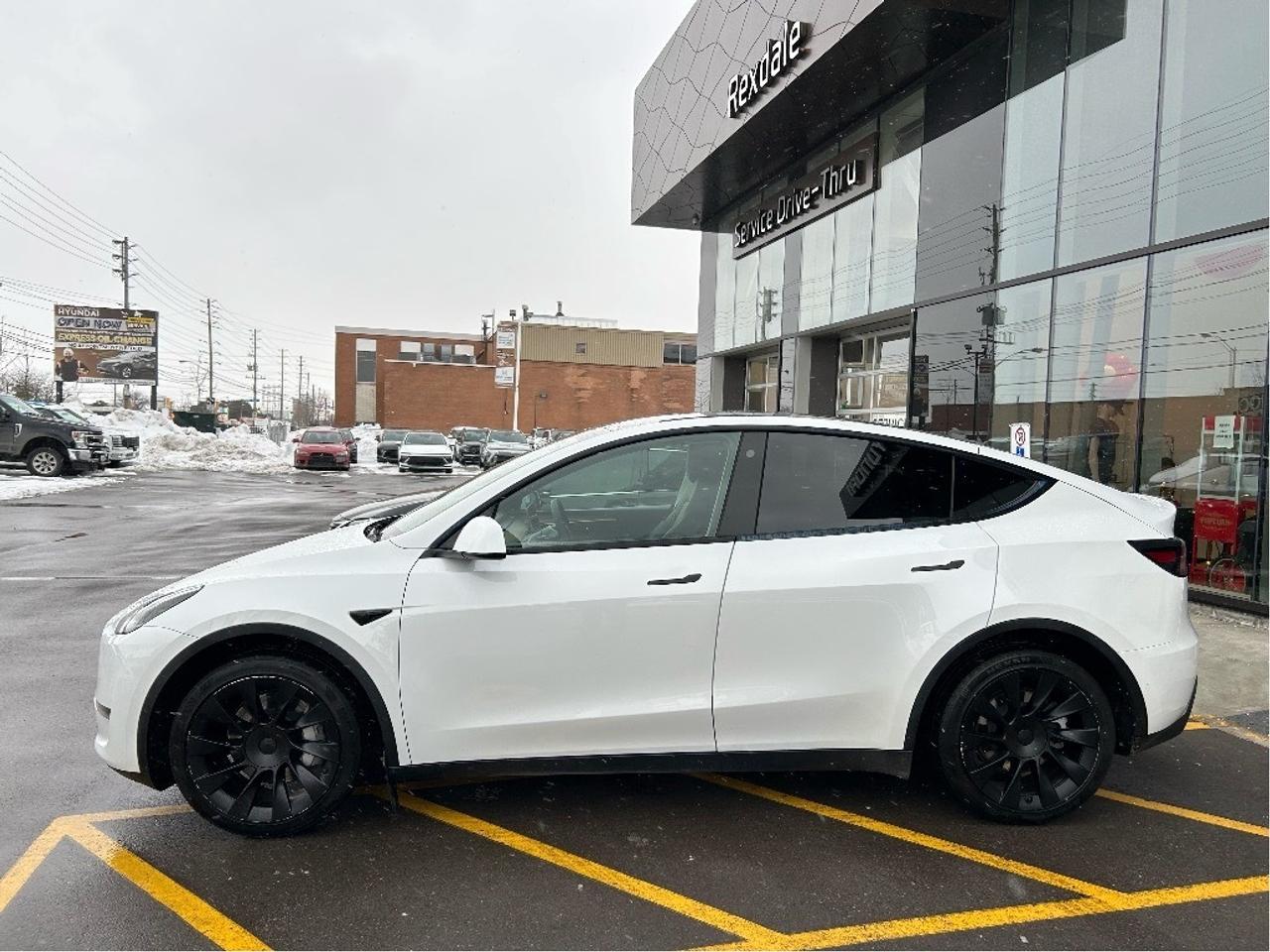 2023 Tesla Model Y Long Range AWD   CLEAN CARFAX   ONE OWNER Photo