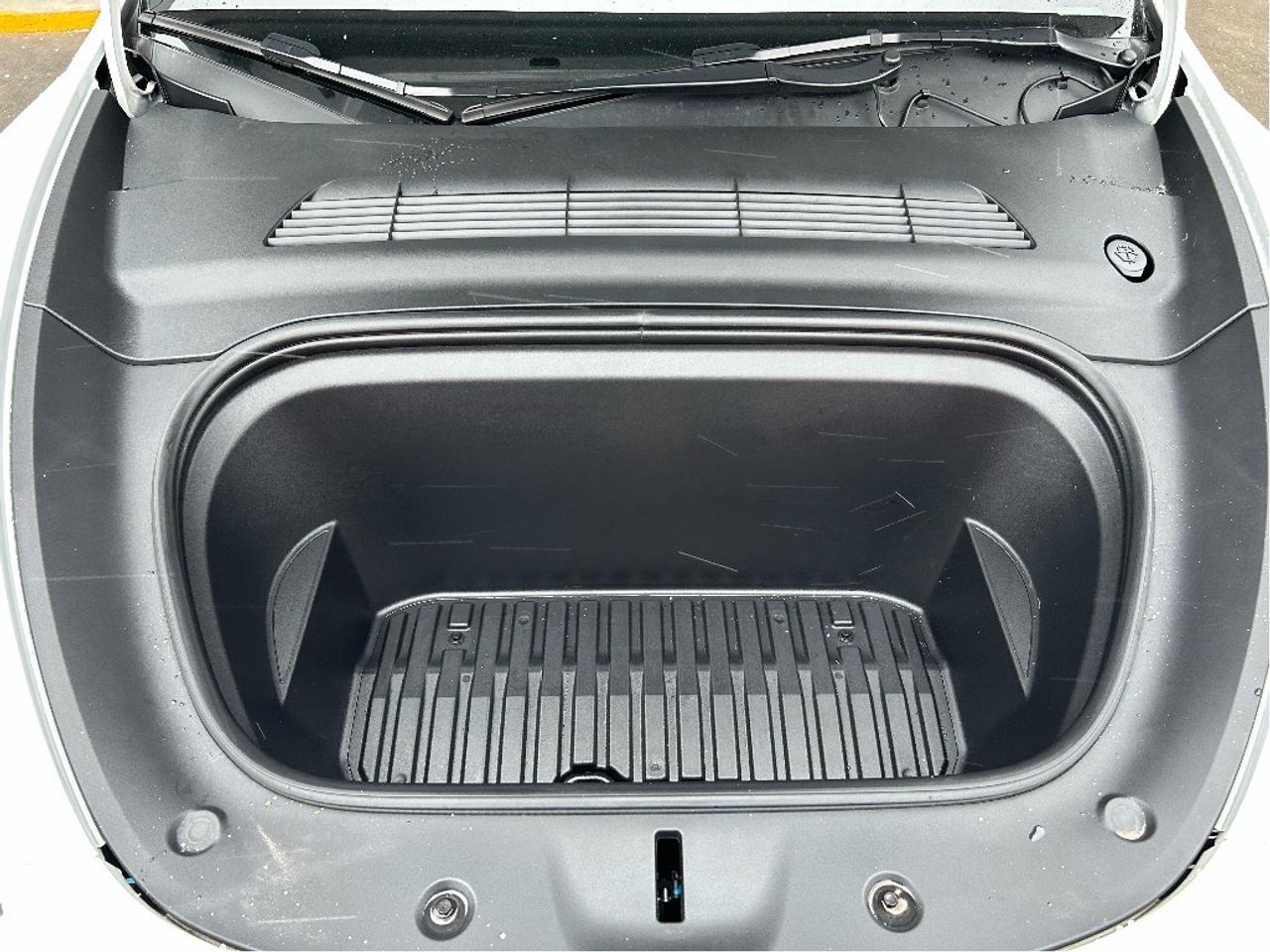 2023 Tesla Model Y Long Range AWD   CLEAN CARFAX   ONE OWNER Photo