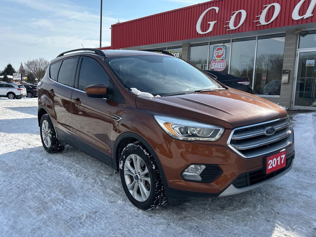 2017 Ford Escape SE, BACK UP CAMERA, NAV, HEATED CLOTH SEATS! Photo