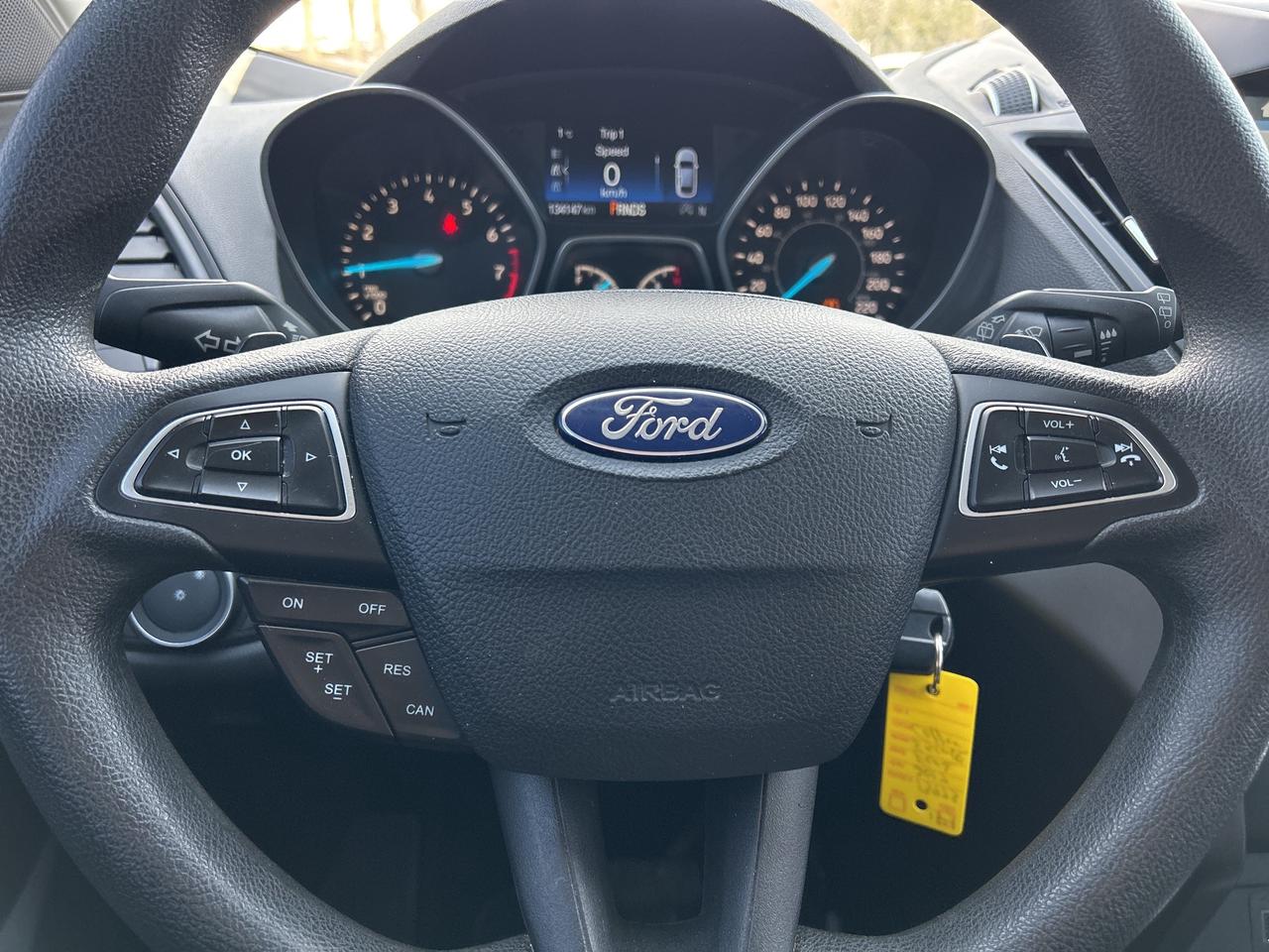 2017 Ford Escape SE, BACK UP CAMERA, NAV, HEATED CLOTH SEATS! Photo