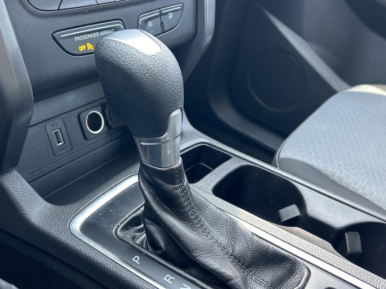 2017 Ford Escape SE, BACK UP CAMERA, NAV, HEATED CLOTH SEATS! Photo