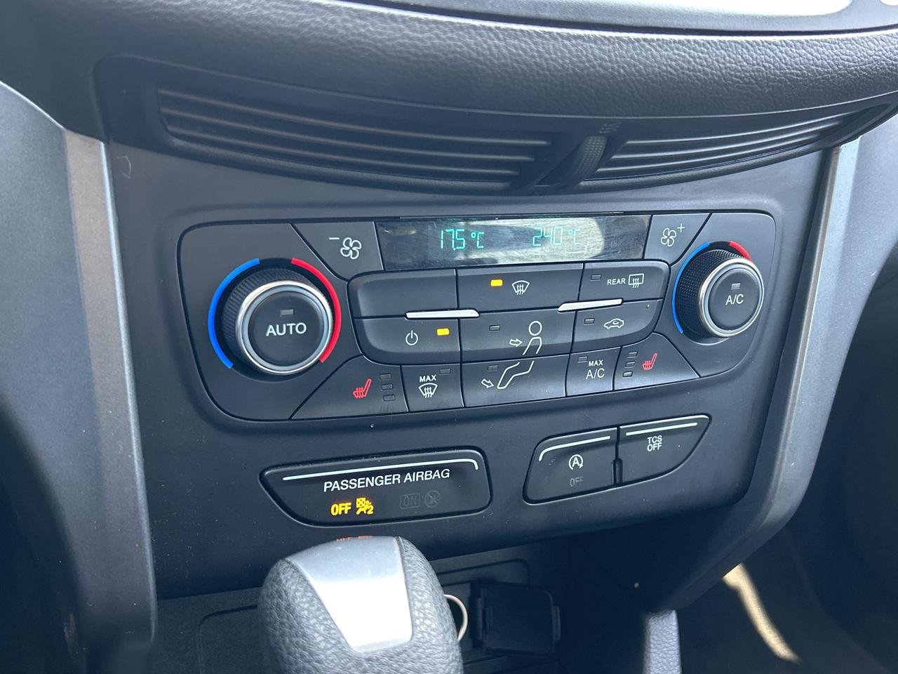 2017 Ford Escape SE, BACK UP CAMERA, NAV, HEATED CLOTH SEATS! Photo