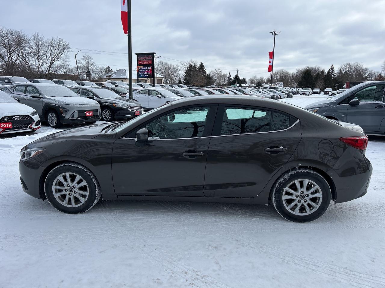 2016 Mazda MAZDA3 GS, AUTOMATIC, BACK UP CAMERA, HEATED SEATS! Photo