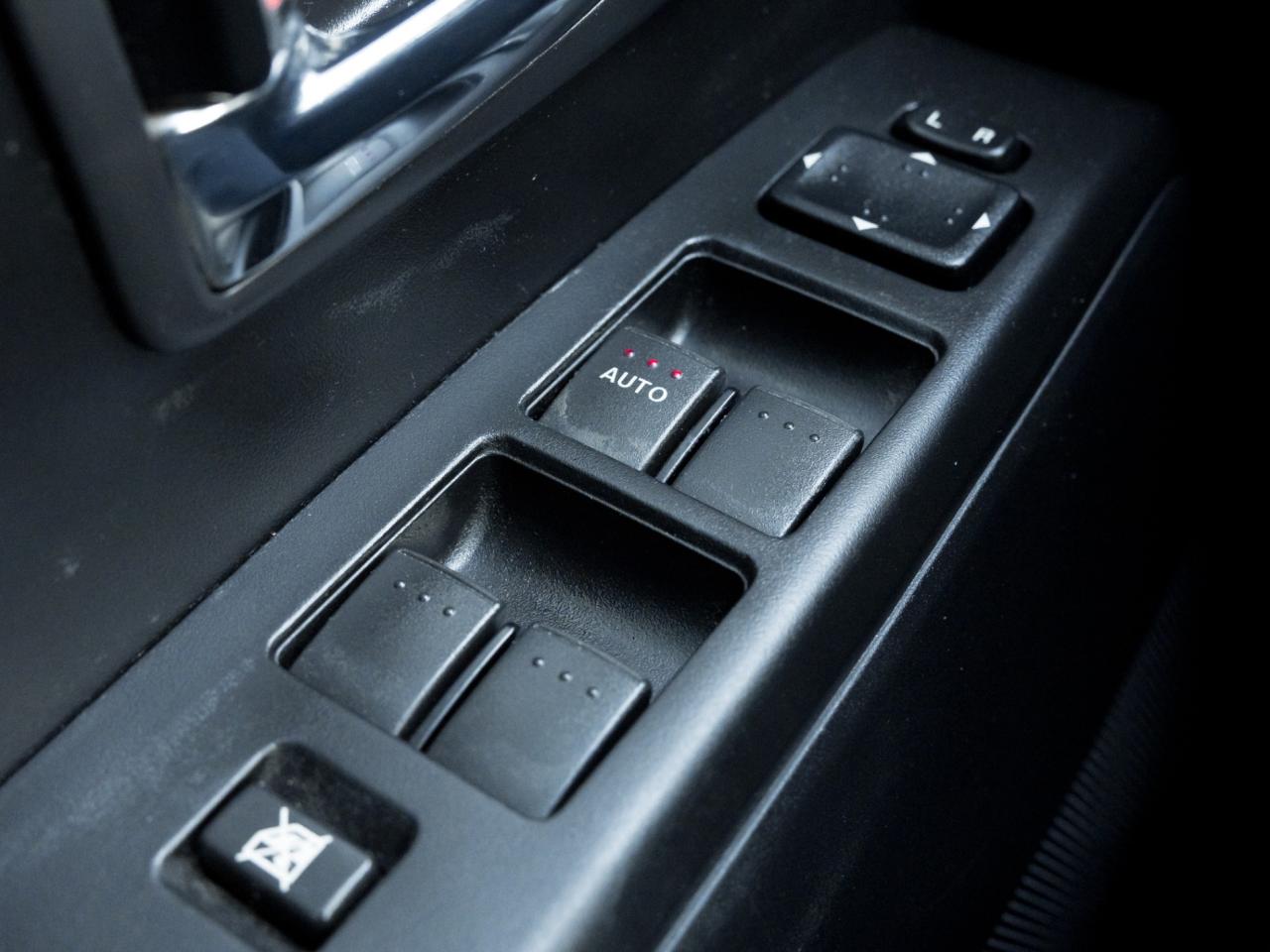 2013 Mazda MAZDA5 6Wgn Man GS Photo