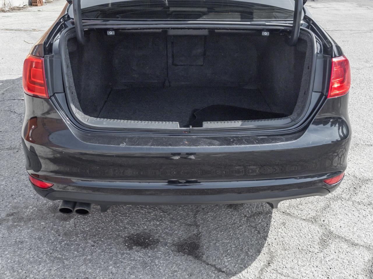 2013 Volkswagen GLI Nav, Leather, Sunroof, Manual Photo