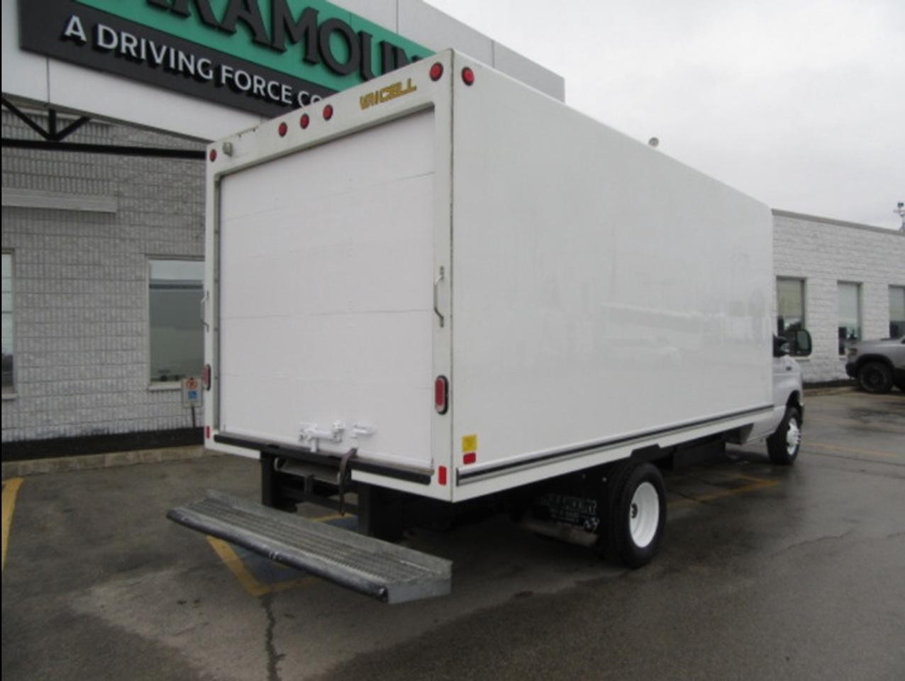 2022 Ford Super Duty E-450 DRW GAS 16 FT CUBE VAN WITH ROLLOUT RAMP Photo