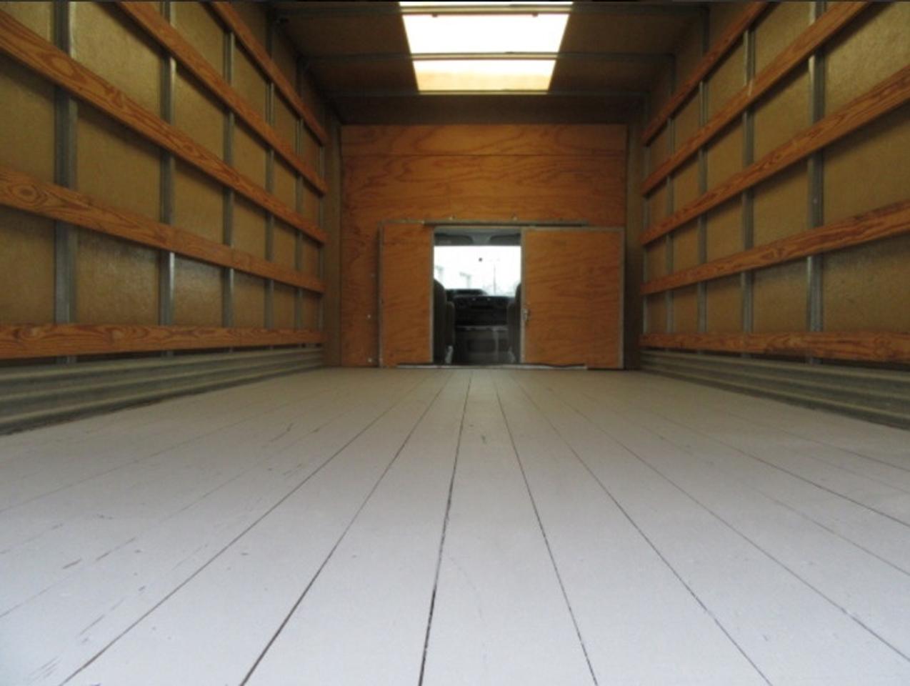 2022 Ford E-450 GAS 16 FT CUBE VAN WITH ROLLOUT RAMP Photo3