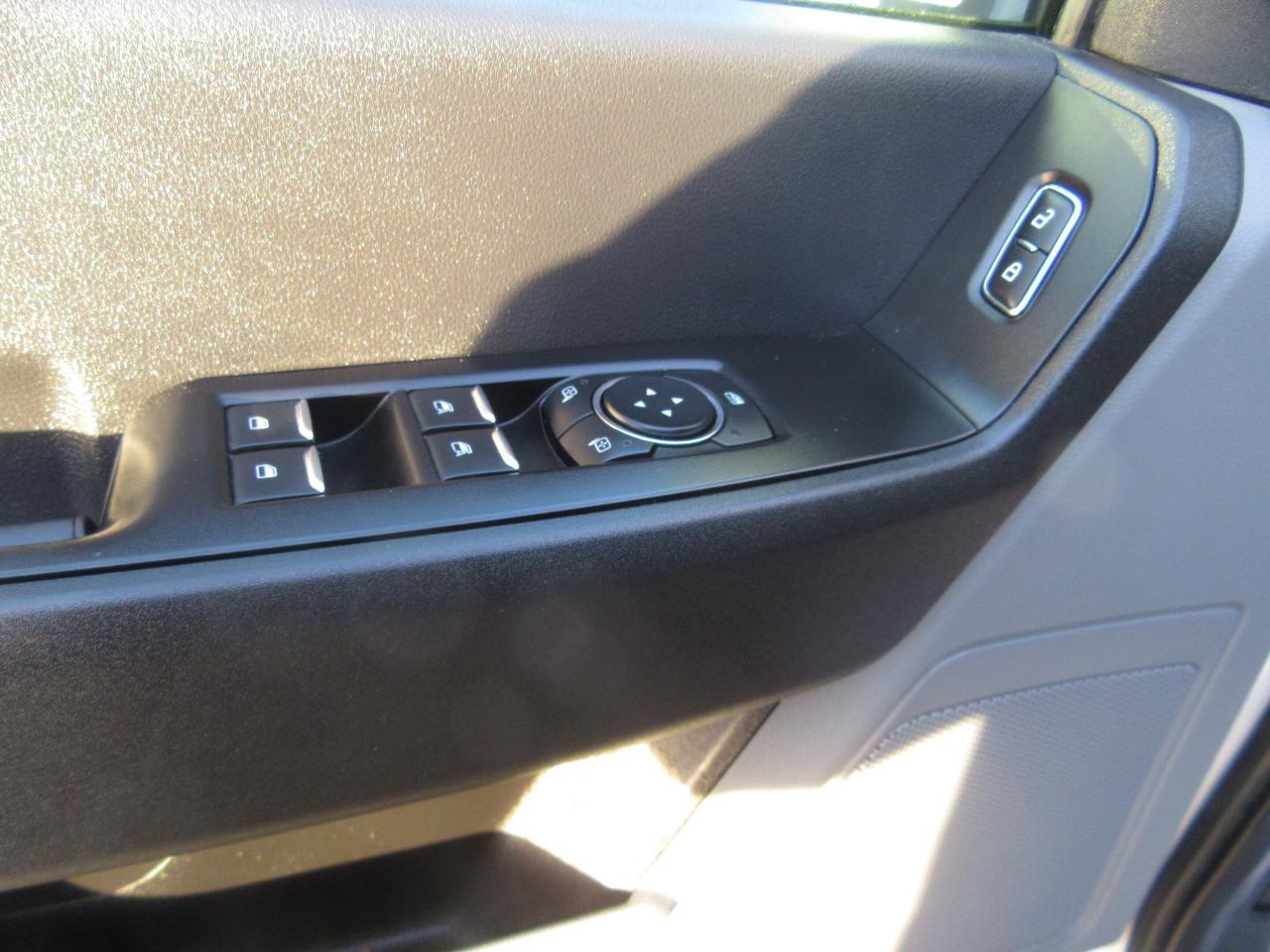 2023 Ford F-550 CREW CAB 4X4 12FT FLATDECK & POWER LIFTGATE Photo