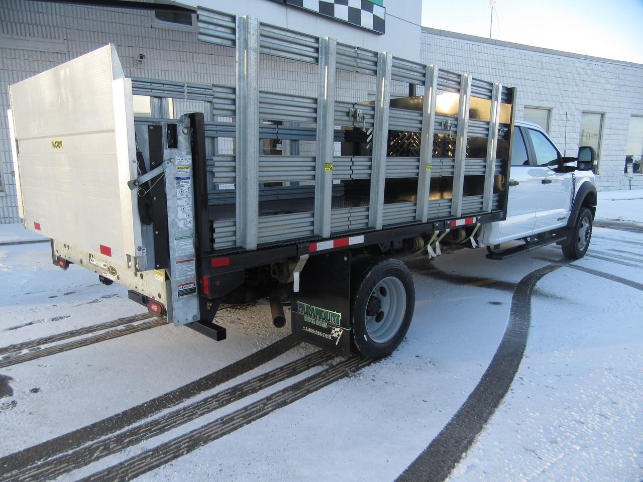 2023 Ford F-550 CREW CAB 4X4 12FT FLATDECK & POWER LIFTGATE Photo